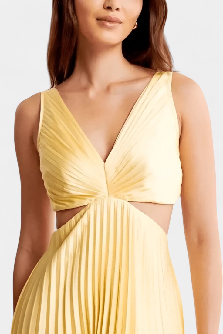 Selena Vestido Sin Mangas Plisado con Corte Lateral y Detalle Torcido