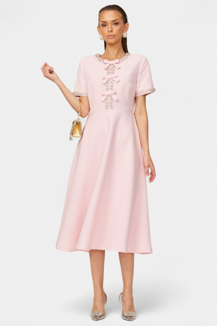 Linda Vestido Midi Acampanado con Lazo de Cristal y Detalles Elegantes