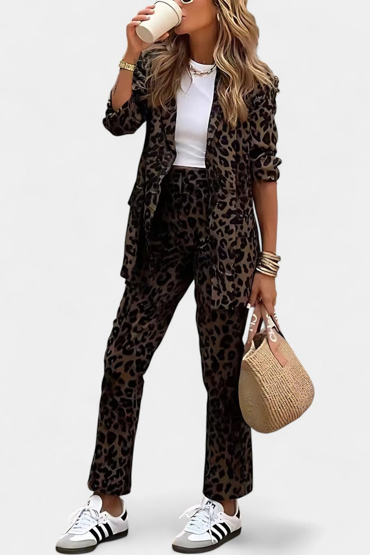 Nusa Conjunto de Chaqueta y Pantalón con Estampado Leopardo