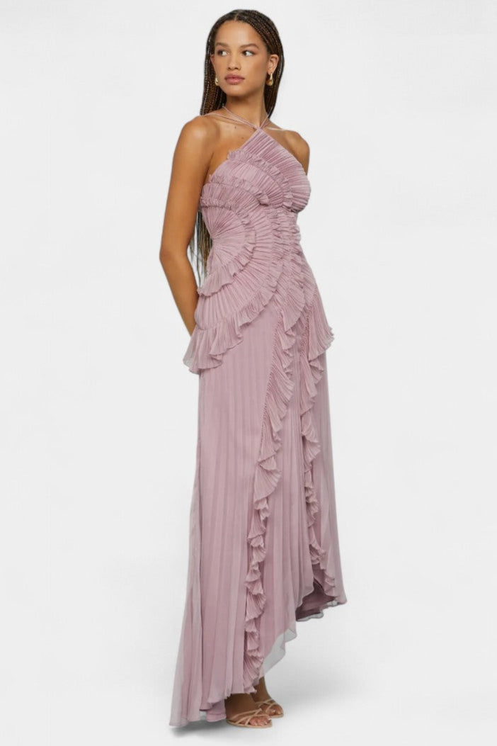 Bia Vestido Halter con Volantes Plisados y Tono Lila Etéreo