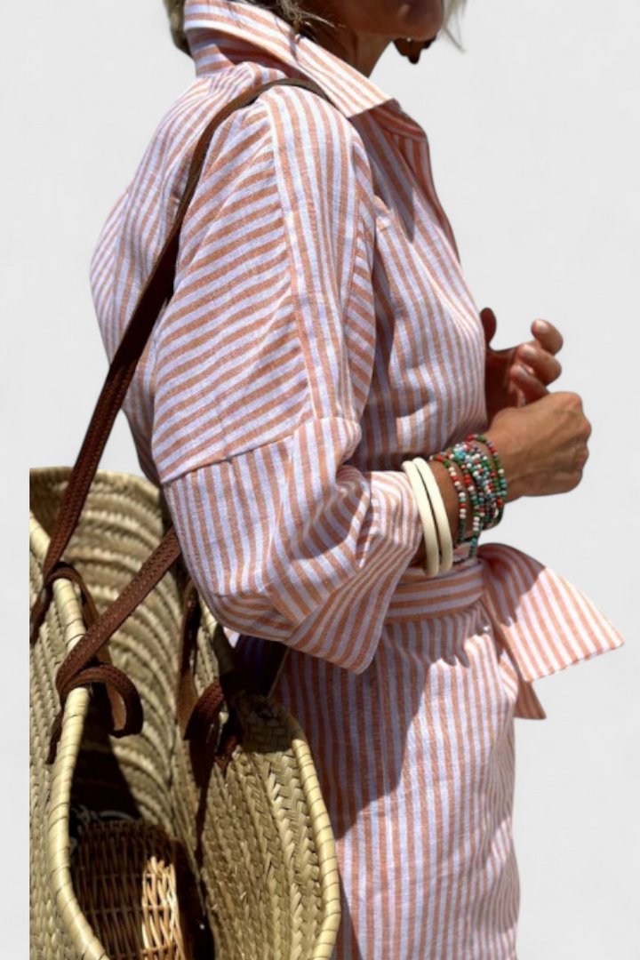 Sherlyn Vestido Camisero de Rayas con Estilo Atemporal