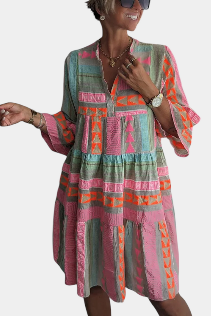 Gina Vestido Boho Corto Bordado con Escote en V y Mangas Acampanadas