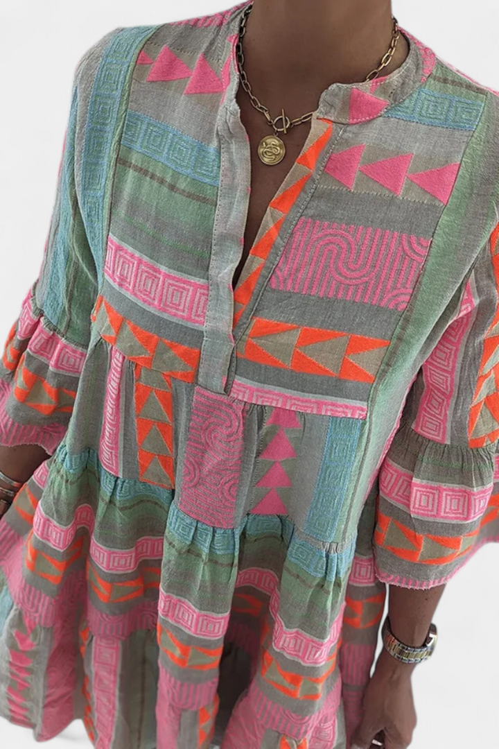 Gina Vestido Boho Corto Bordado con Escote en V y Mangas Acampanadas