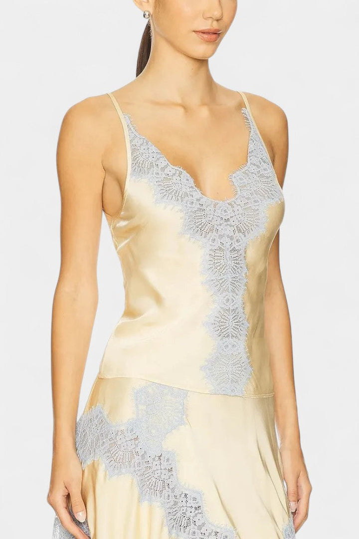 Mirren Conjunto de Satén con Camiseta y Falda Midi