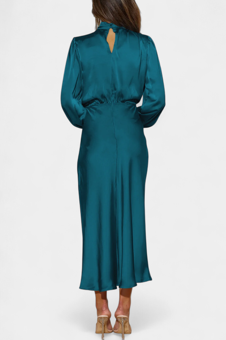 Cecila Vestido Maxi con Cuello Alto y Detalle Floral