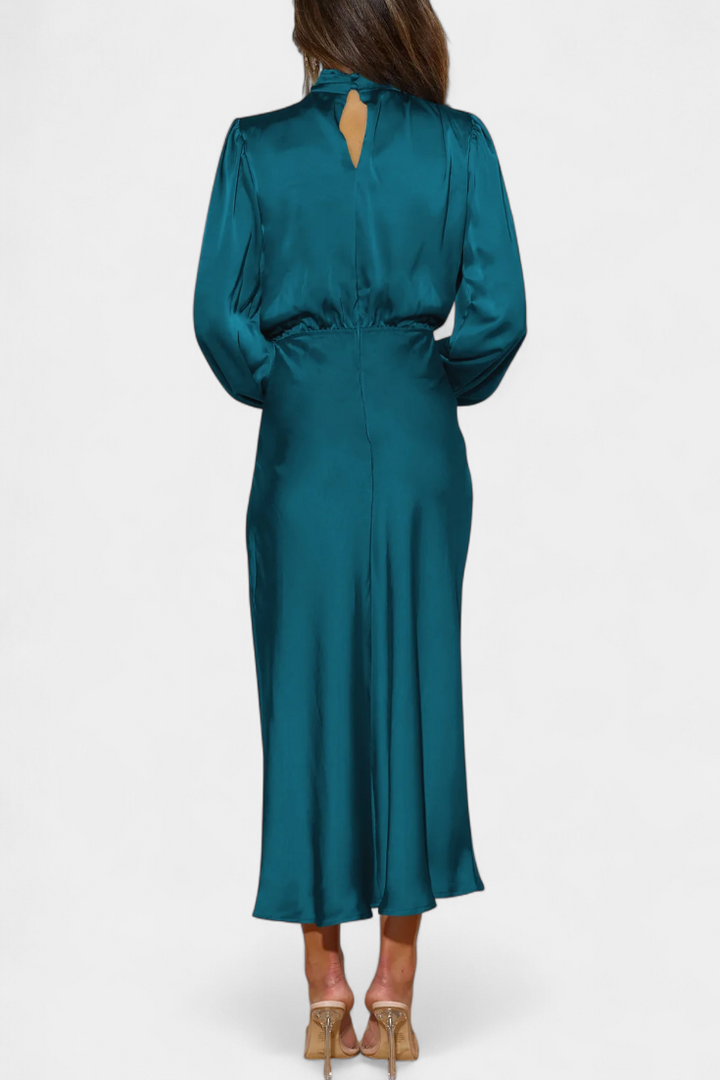 Cecila Vestido Maxi con Cuello Alto y Detalle Floral