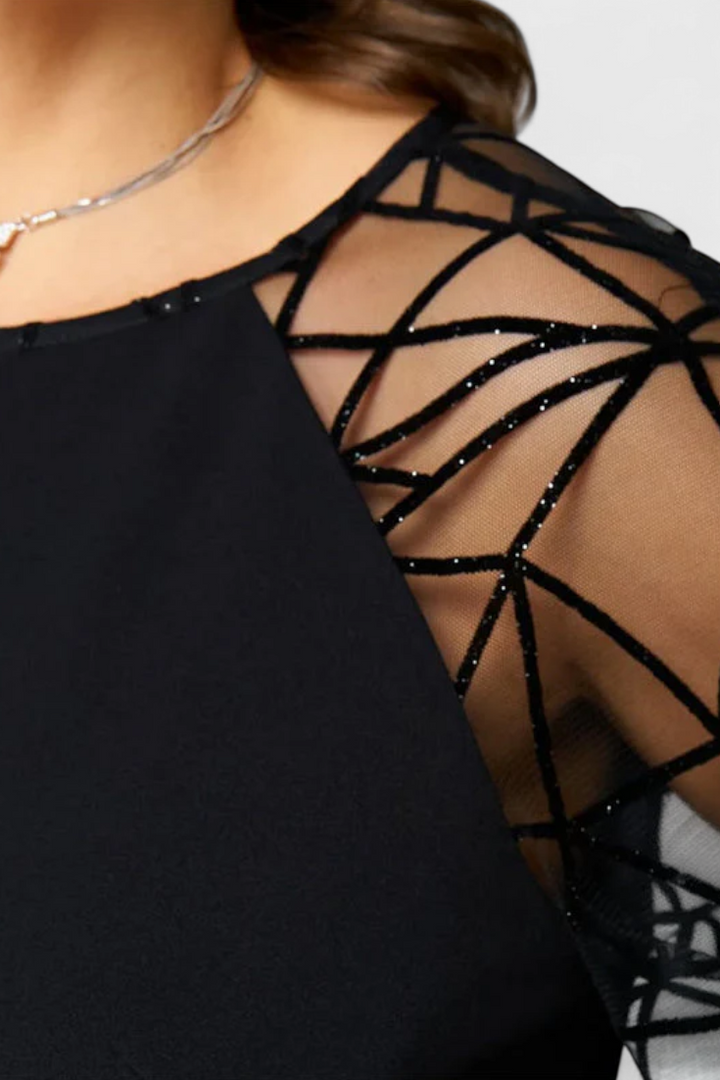 Bellezza Vestido Negro con Mangas de Malla y Corte Holgado