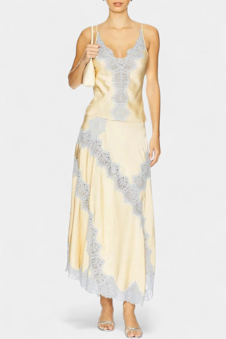 Mirren Conjunto de Satén con Camiseta y Falda Midi