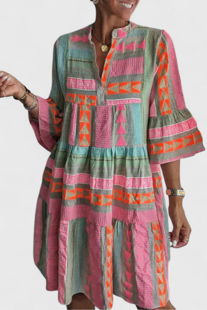 Gina Vestido Boho Corto Bordado con Escote en V y Mangas Acampanadas