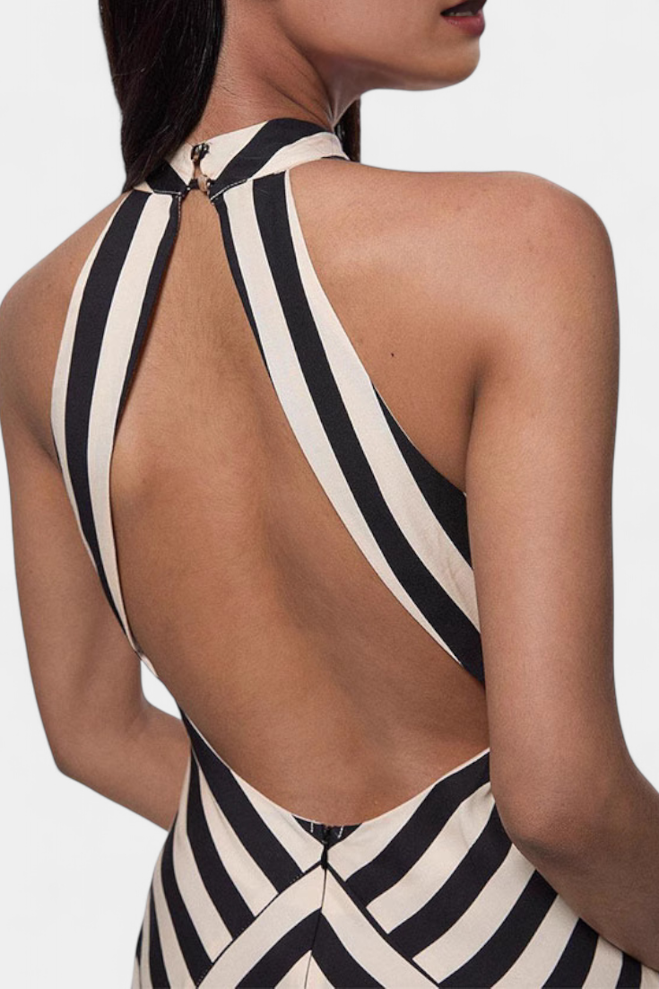 Crispina Vestido Maxi Halter con Rayas Chevron y Espalda Descubierta